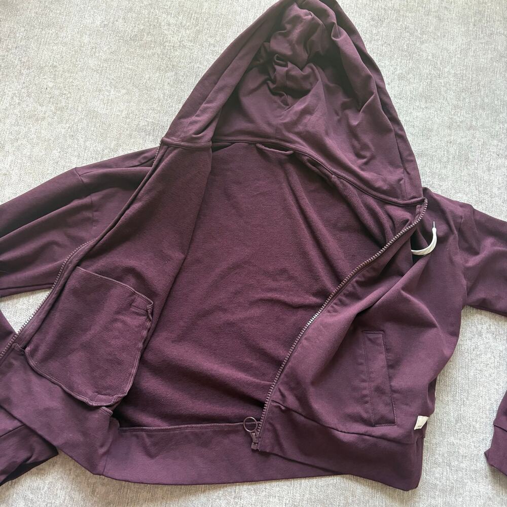 Vuori Modern Halo Full Zip in Maroon - Picture 8 of 8